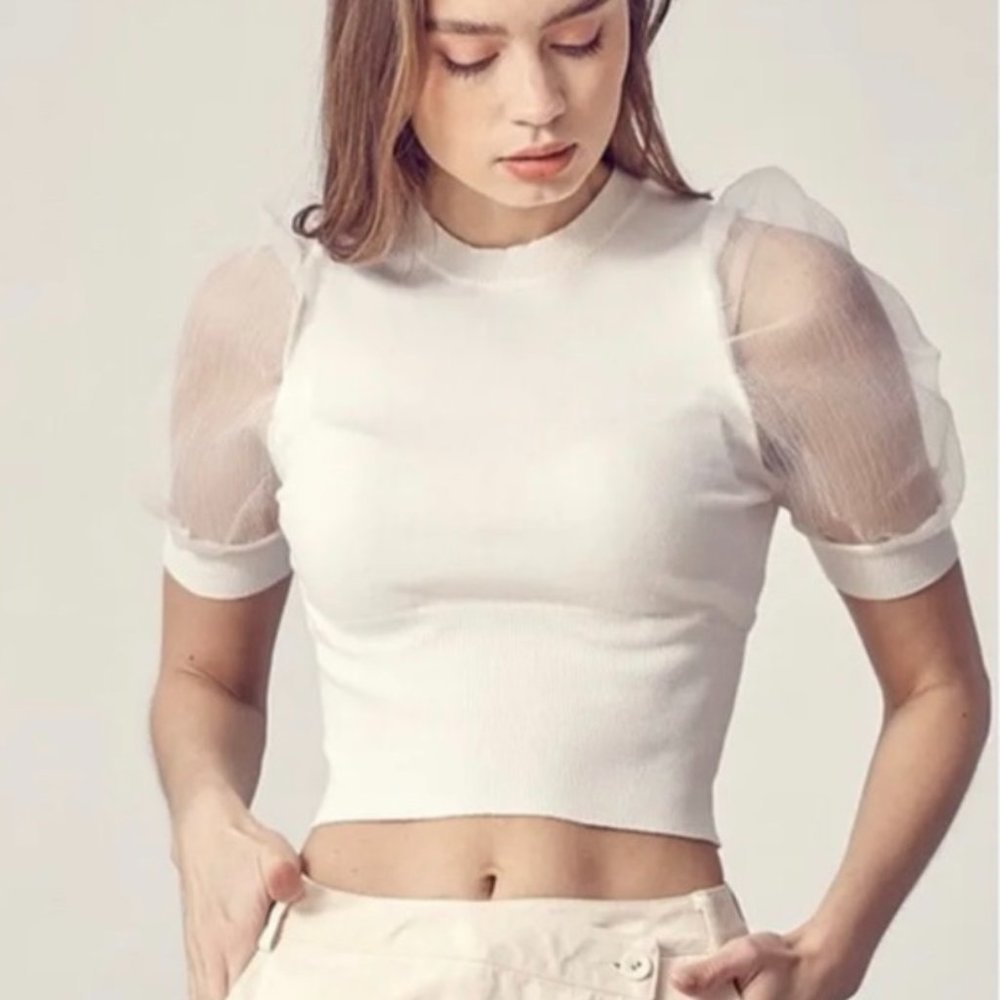 IDEM DITTO white short sleeve sweater w/ Puff sleeves size Medium